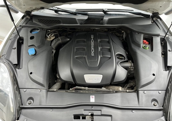 Porsche Cayenne cena 229000 przebieg: 175000, rok produkcji 2017 z Gdańsk małe 781